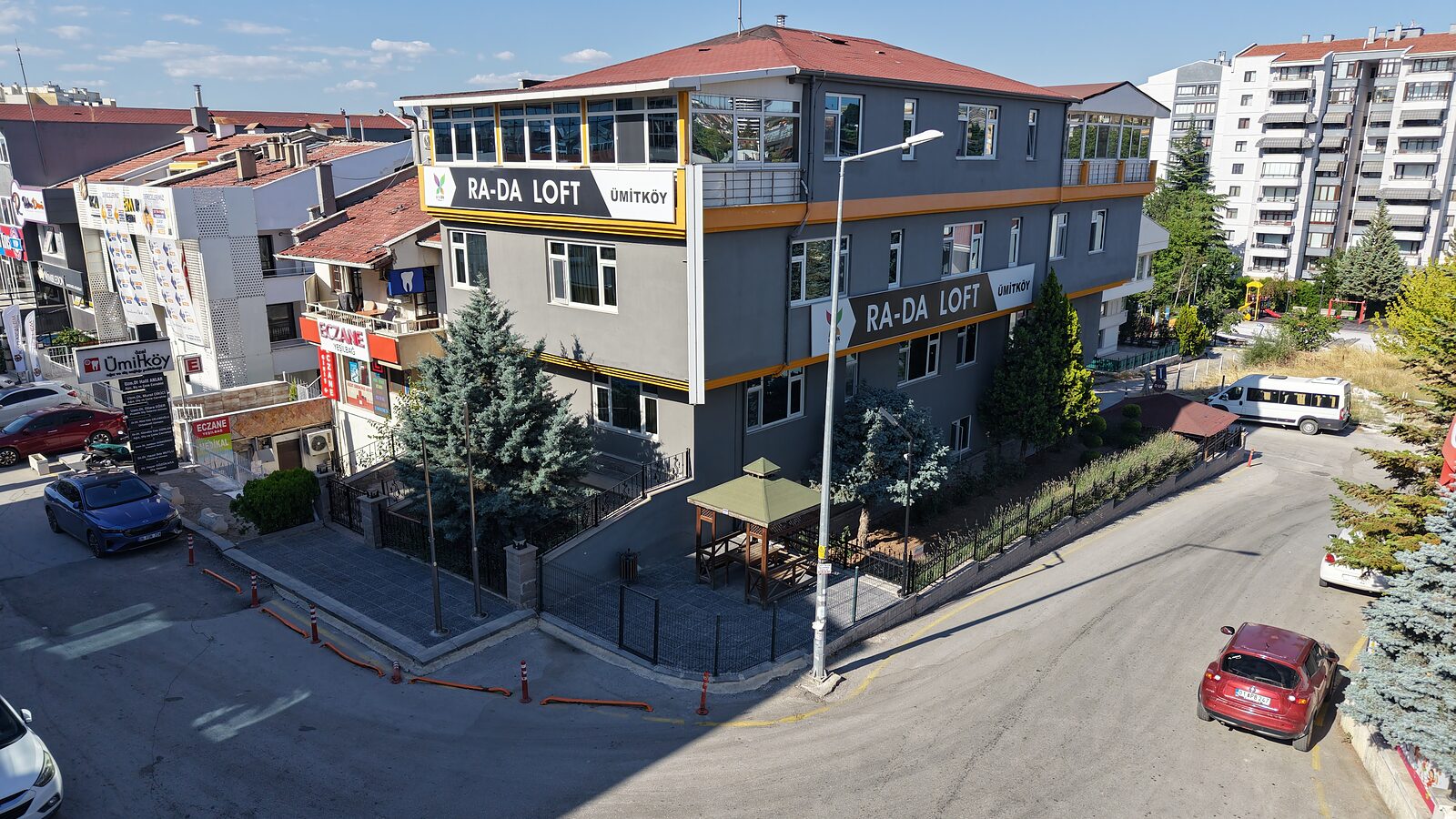 Ümitköy Öğrenci Yurdu — RADA LOFT tabelalı bina cephesi